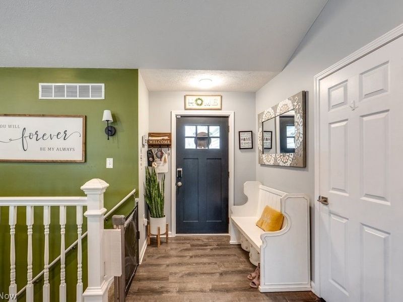 2904 Pepper Hill Circle, Akron, OH 44312 Photo 2