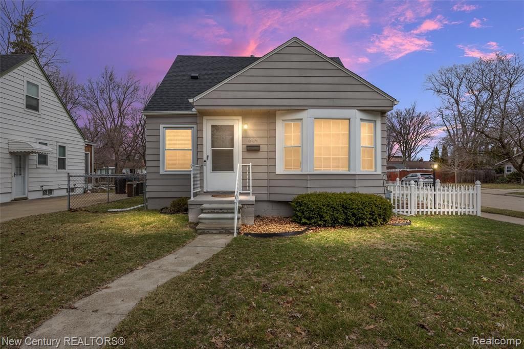 609 E Baker Avenue, Clawson, MI 48017 Main Photo