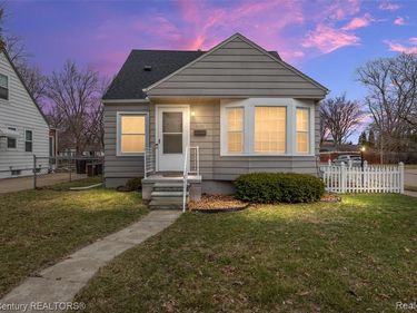 609 E Baker Avenue, Clawson, MI 48017
