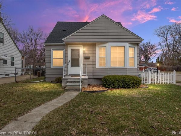 609 E Baker Avenue, Clawson, MI 48017