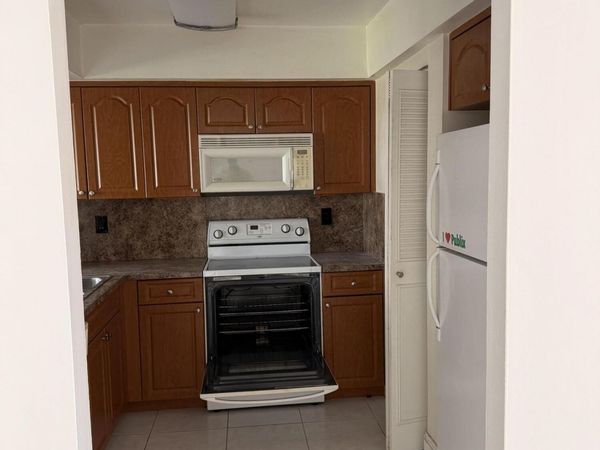 7421-7425 NW 15th Street, Unit 2, Plantation, FL 33313