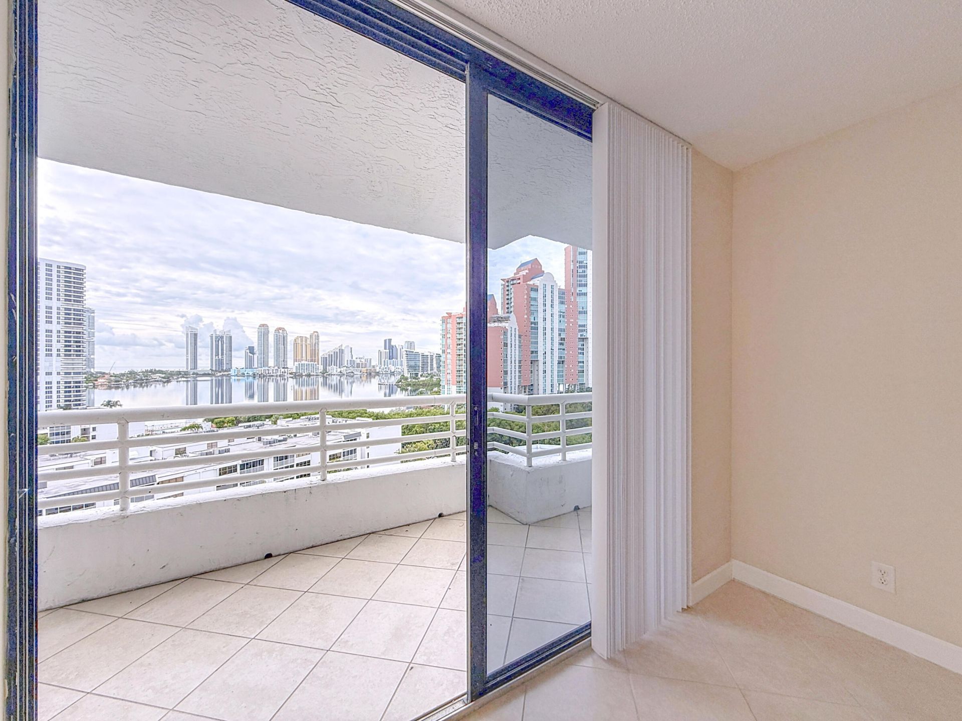 3300 NE 192 Street Ne, Unit 1216, Aventura, FL 33180 Photo