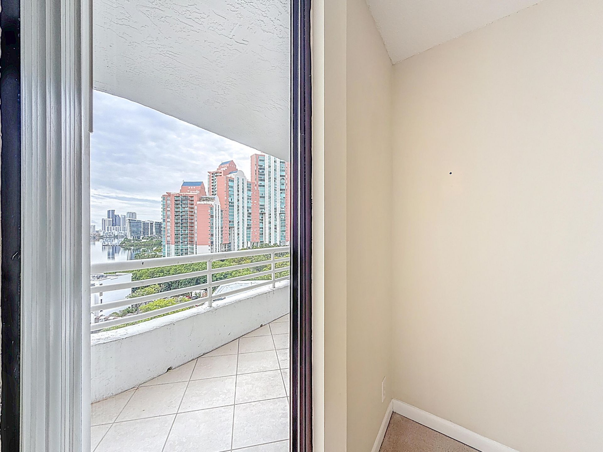 3300 NE 192 Street Ne, Unit 1216, Aventura, FL 33180 Photo