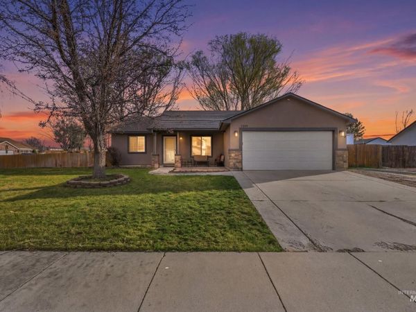 7269 E Nottingham Ln, Nampa, ID 83687