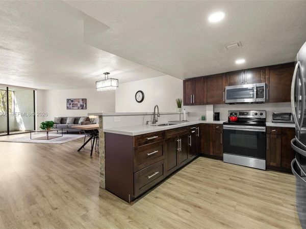 10852 N Kendall Dr , Unit 317, Miami, FL 33176