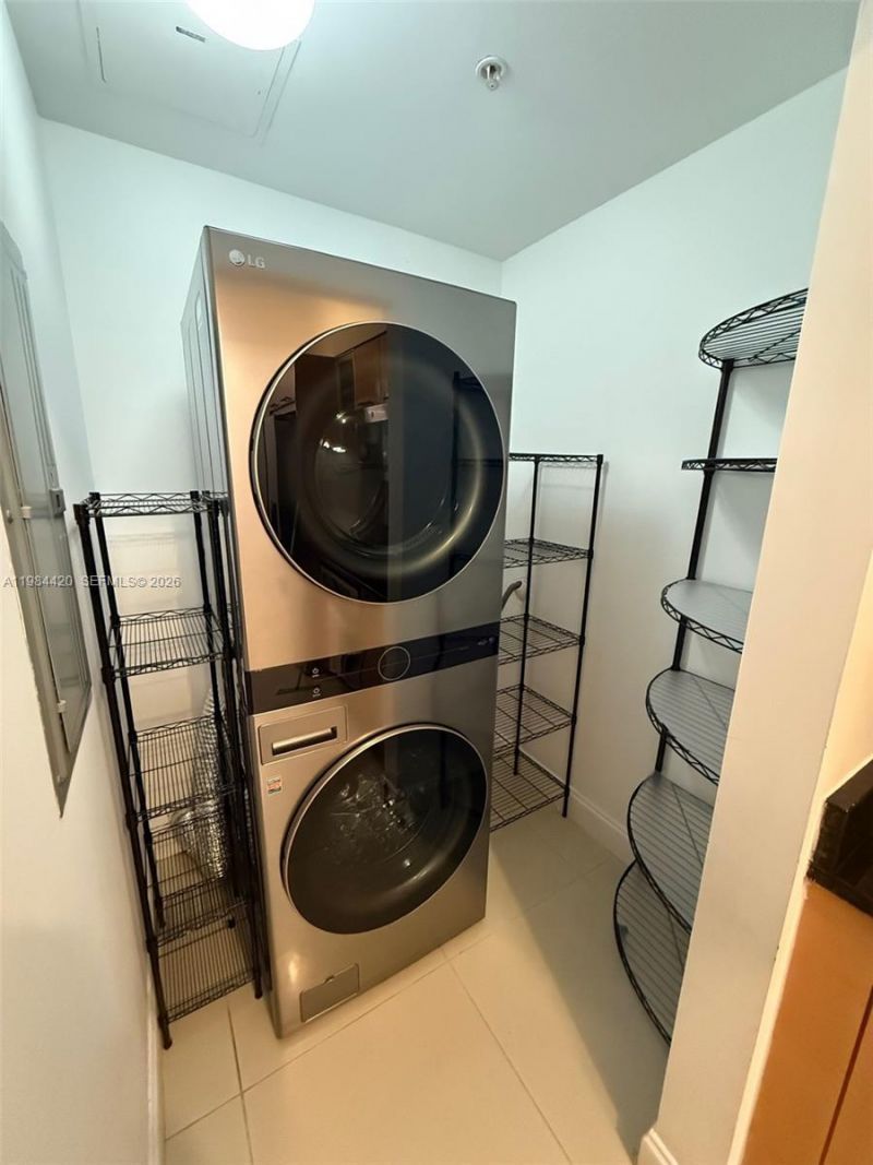 31 SE 5th St, Unit 3916, Miami, FL 33131 Photo