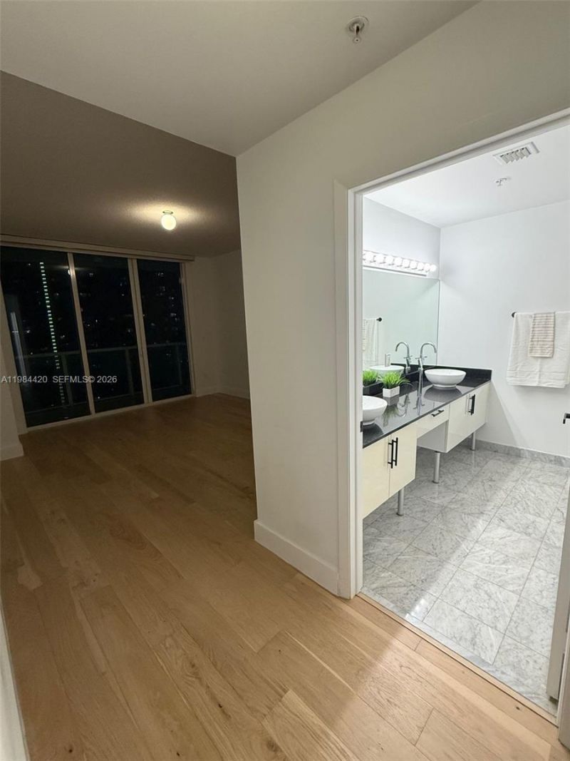 31 SE 5th St, Unit 3916, Miami, FL 33131 Photo