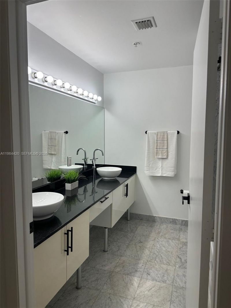 31 SE 5th St, Unit 3916, Miami, FL 33131 Photo