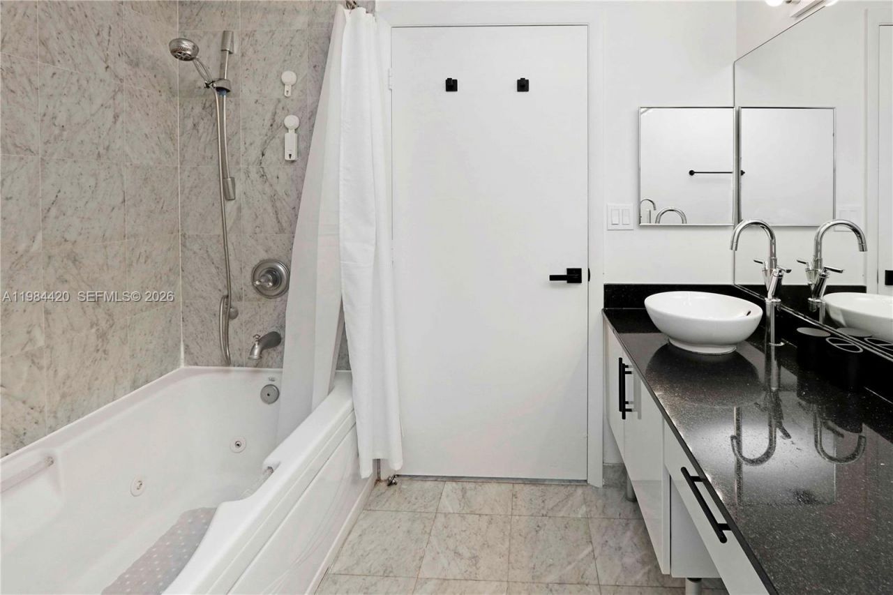 31 SE 5th St, Unit 3916, Miami, FL 33131 Photo