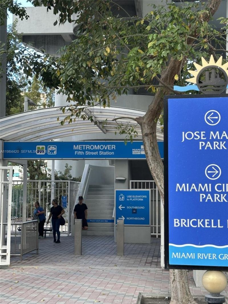 31 SE 5th St, Unit 3916, Miami, FL 33131 Photo