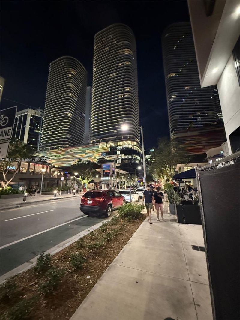 31 SE 5th St, Unit 3916, Miami, FL 33131 Photo