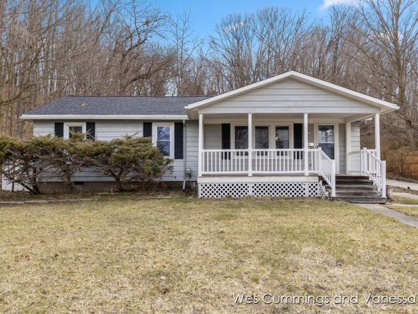 829 N Jefferson Street, Lowell, MI 49331