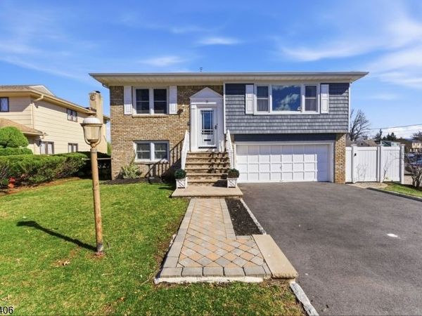 22 Elizabeth Ct, Bloomfield, NJ 07003