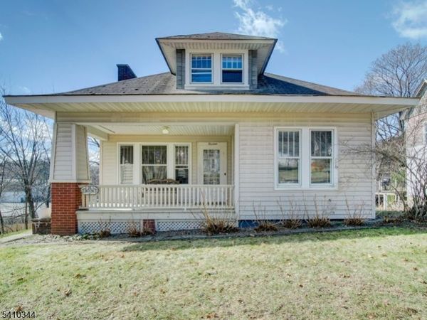 14 Clinton St, Newton, NJ 07860