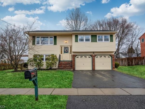 10 Falcon Rd, Mount Olive, NJ 07836