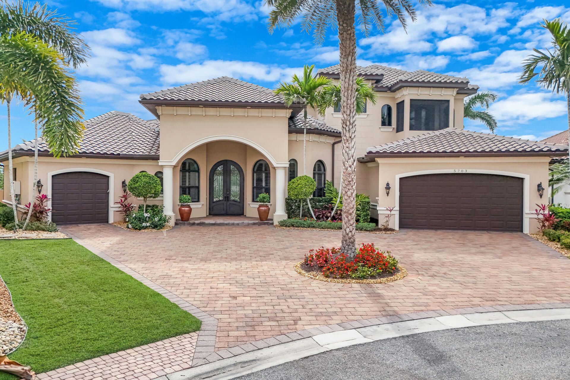 5703 Yardarm Ct, Cape Coral, FL 33914 Photo