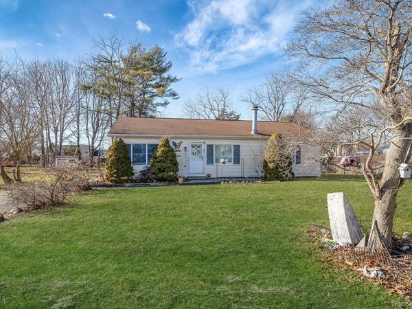 72 Locust Avenue, Oakdale, NY 11769