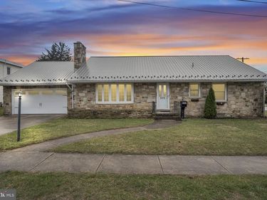 301 E ELM AVENUE, HANOVER, PA 17331