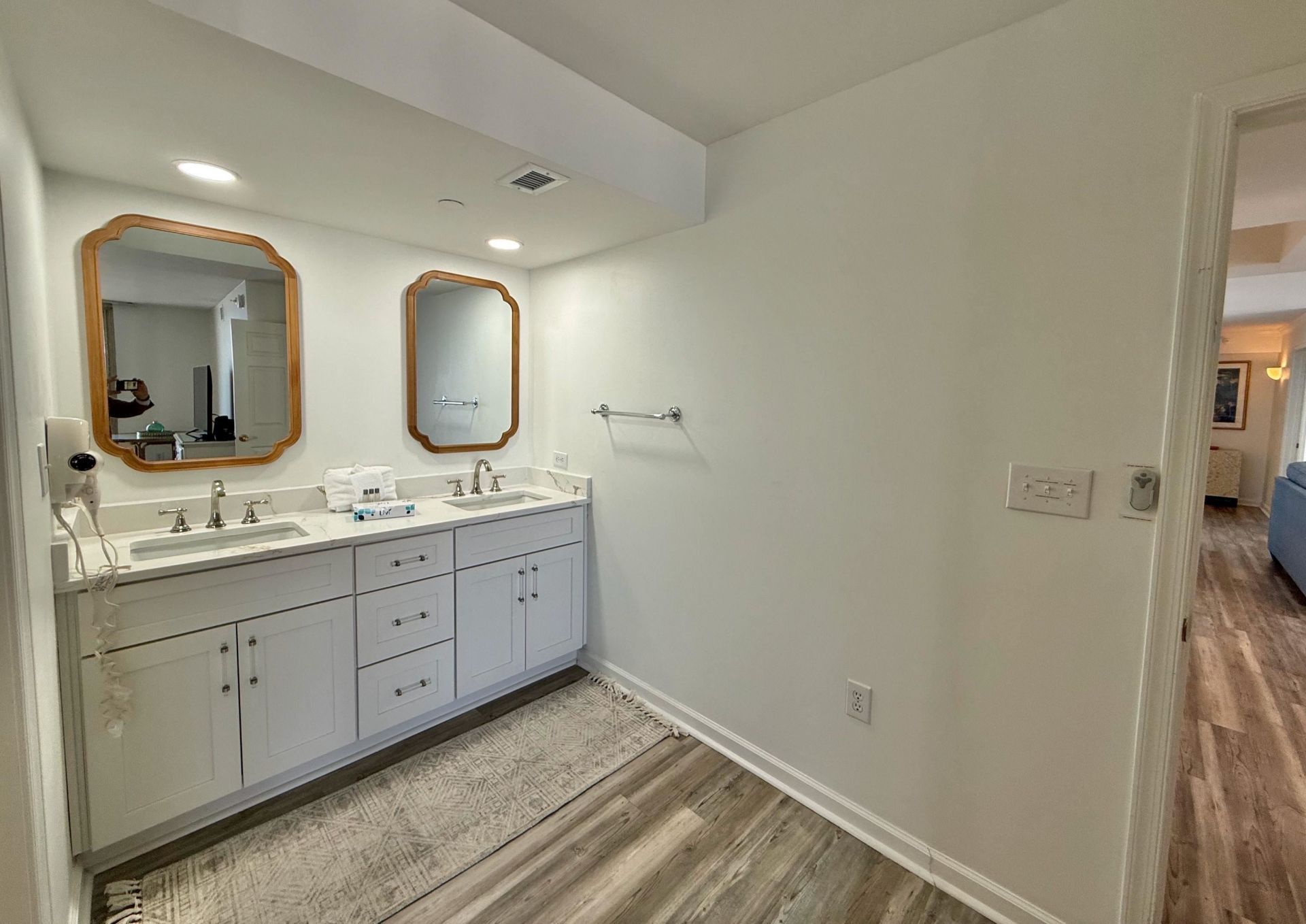 8560 Queensway Blvd. Photo 27