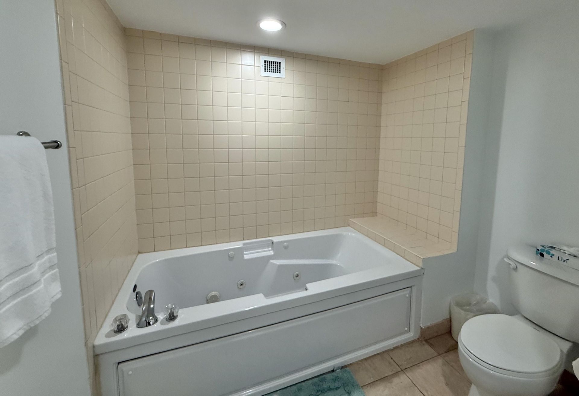 8560 Queensway Blvd. Photo 31