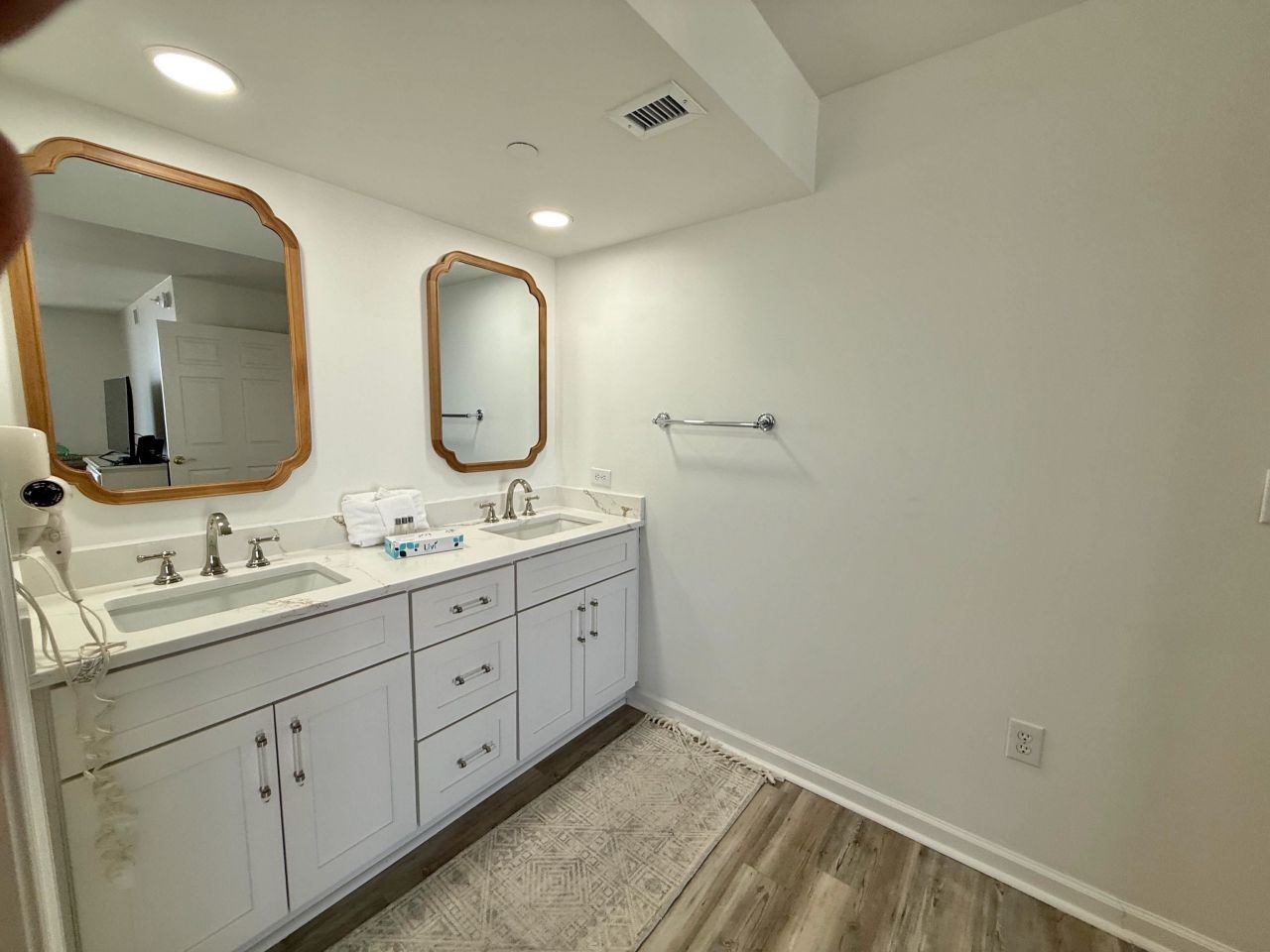 8560 Queensway Blvd.  Photo 33