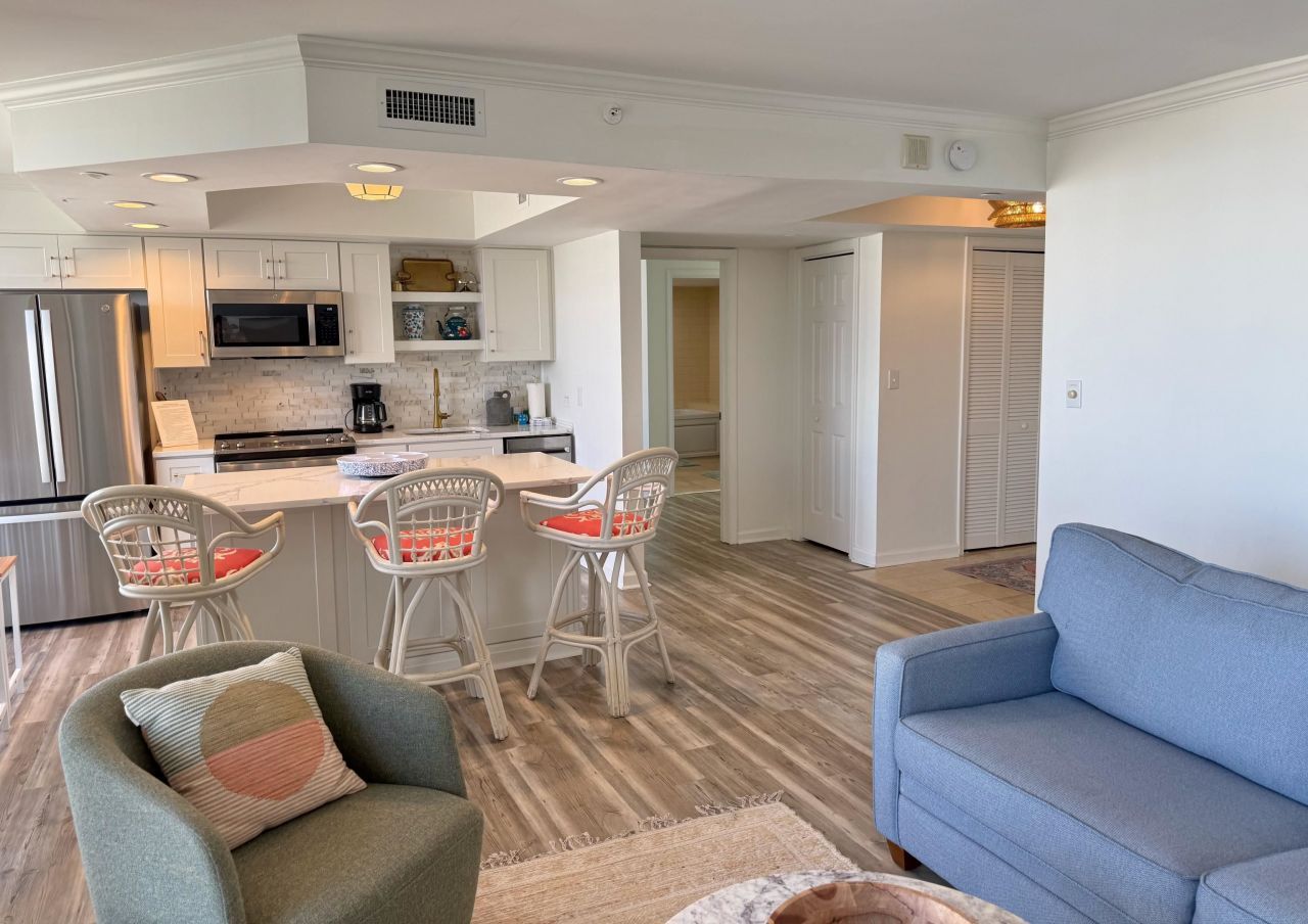 8560 Queensway Blvd.  Photo 4