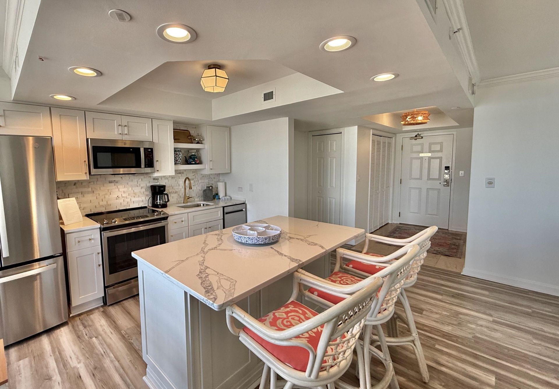 8560 Queensway Blvd. Photo 9