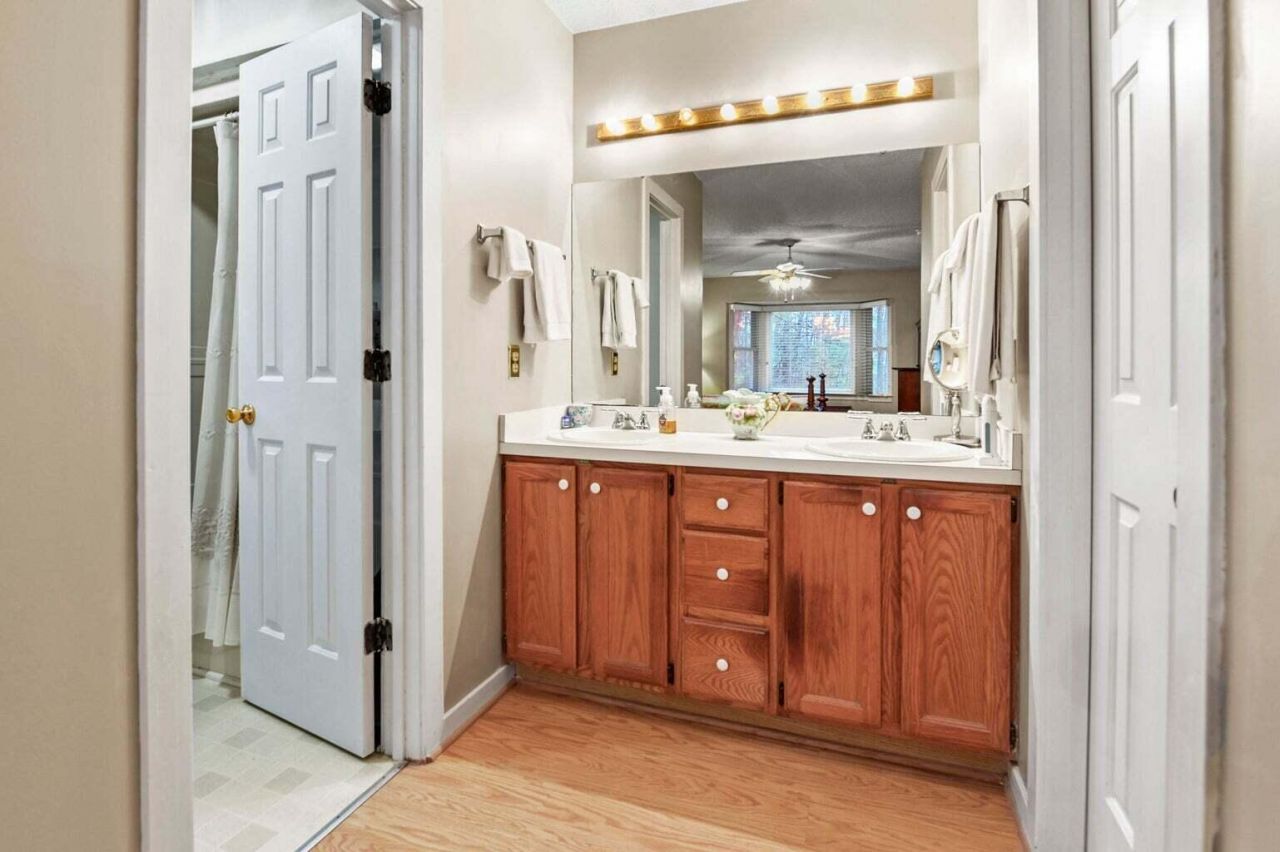 302 Summerset Lane Photo 11