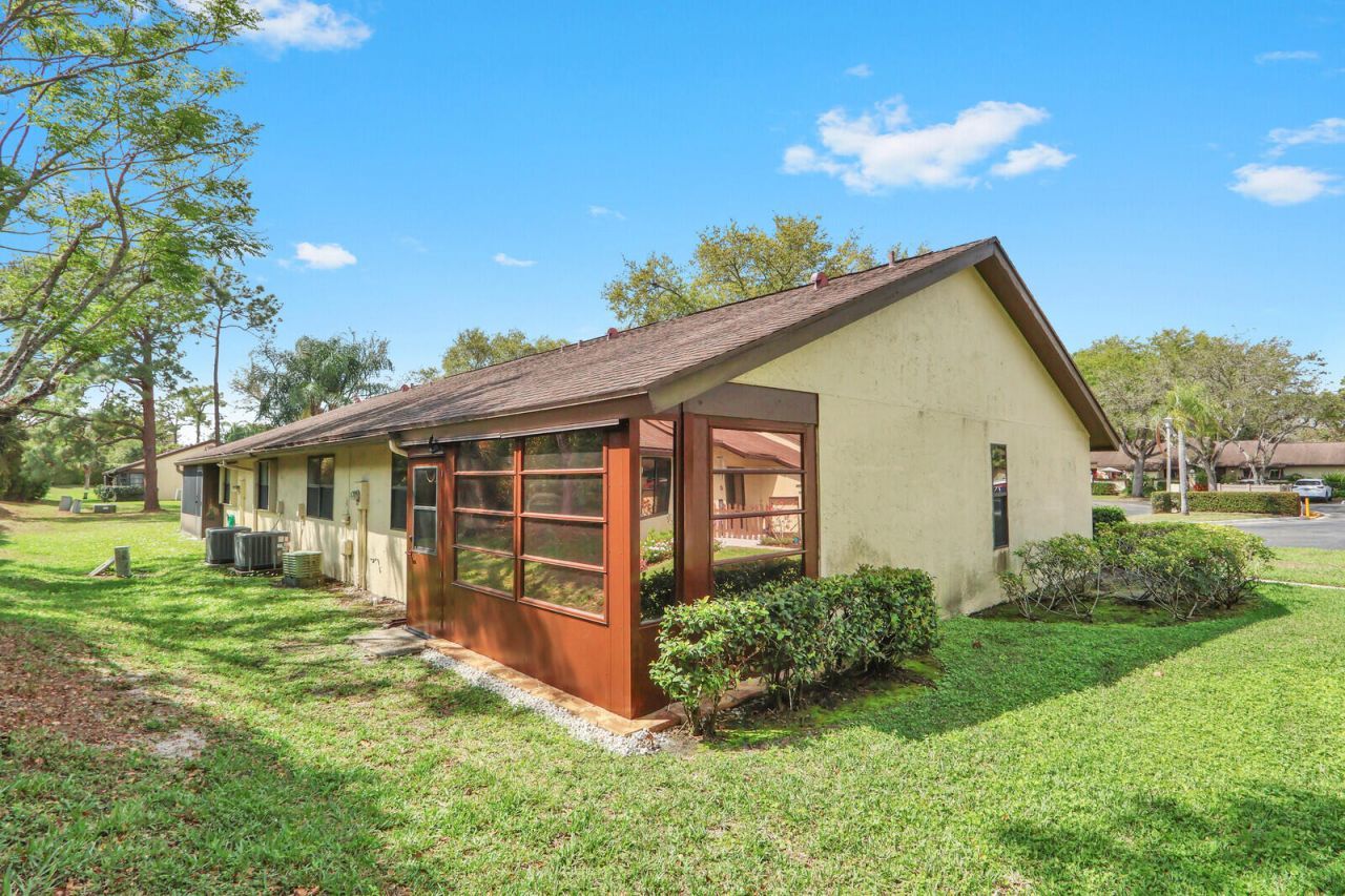 10 Bay Cedar Court, Royal Palm Beach, FL 33411 Photo