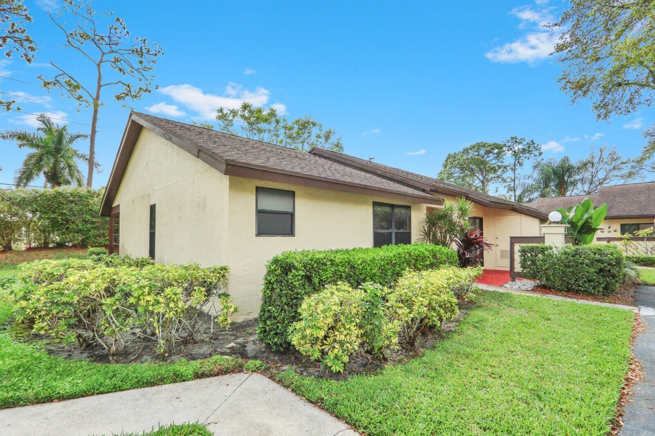 10 Bay Cedar Court, Royal Palm Beach, FL 33411 Photo