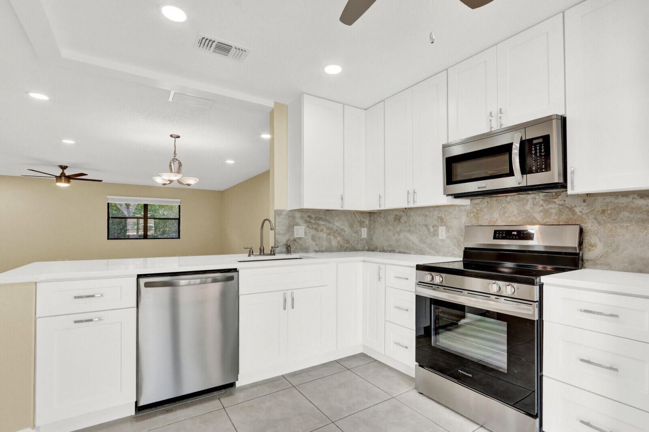 10 Bay Cedar Court, Royal Palm Beach, FL 33411 Photo