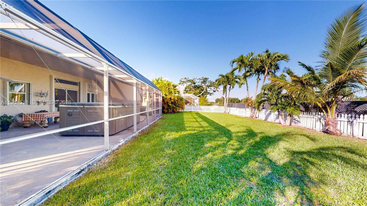 2835 Fairways Dr , Homestead, FL 33035 Photo