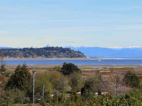 3800 Laurel Dr, Royston, BC V0R 2V0