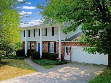 15 Presidents Walk, Amherst, NY 14221