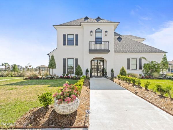 1014 The Lake Drive , Broussard, LA 70518