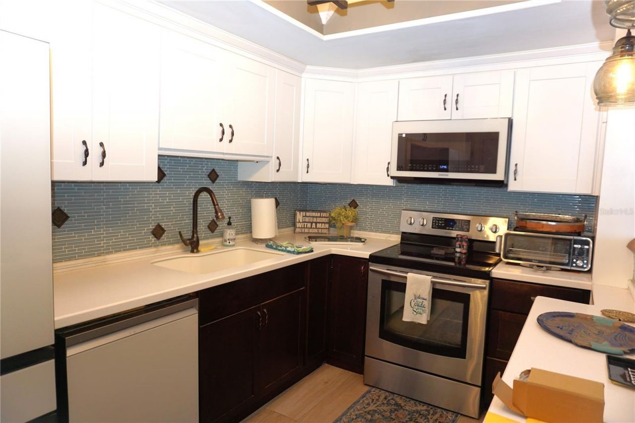 7100 Sunshine Skyway Lane S, Unit 705, Saint Petersburg, FL 33711 Photo