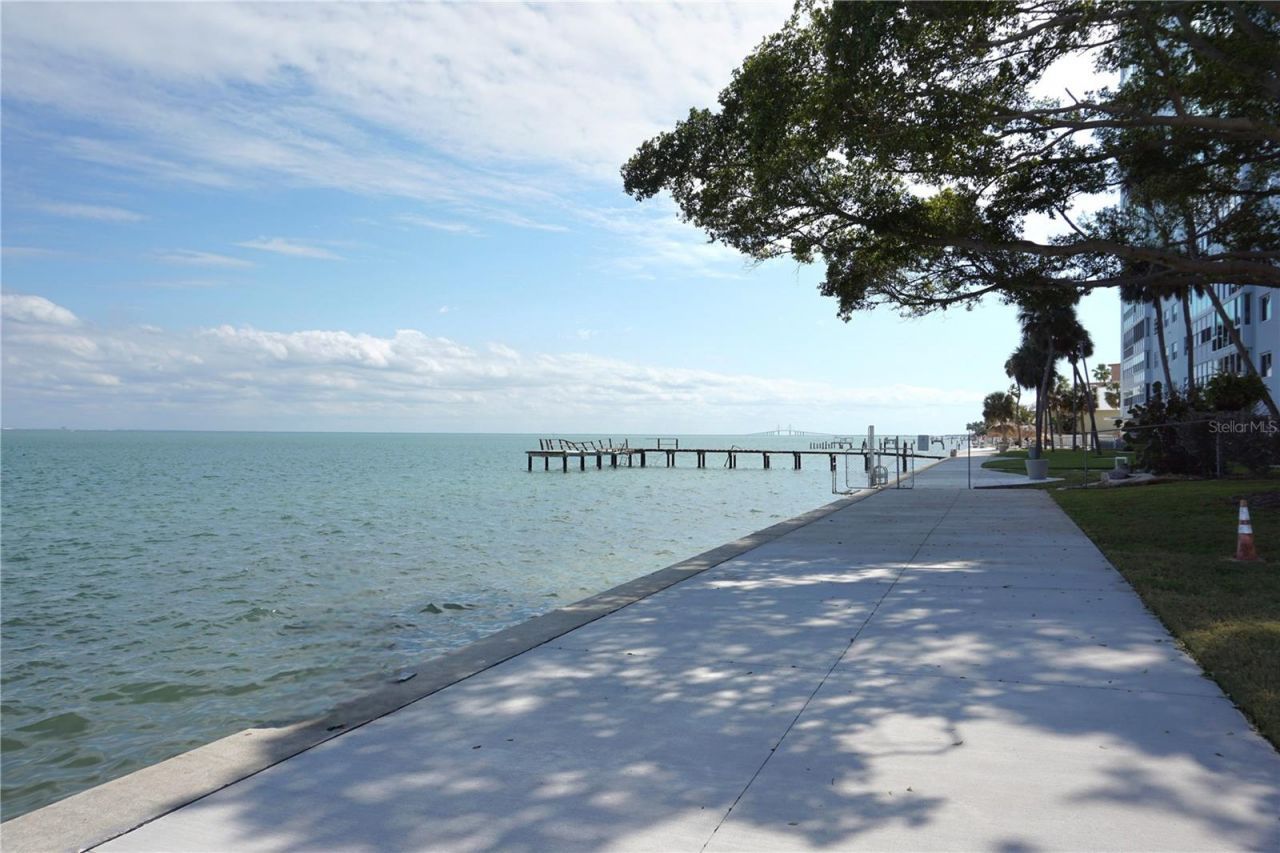 7100 Sunshine Skyway Lane S, Unit 705, Saint Petersburg, FL 33711 Photo