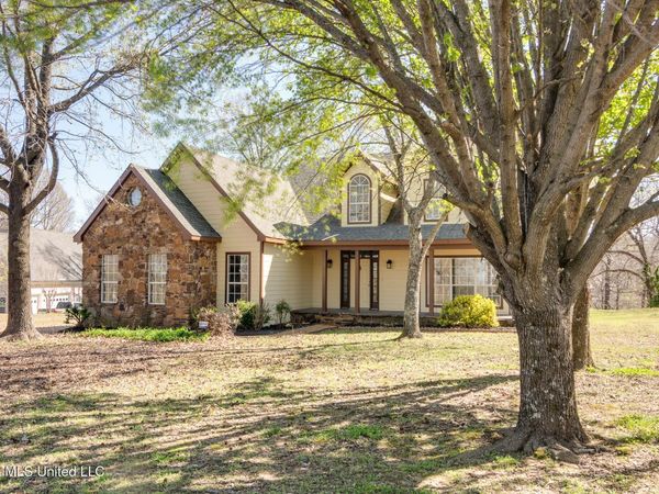 440 Blue Lake Drive, Lake Cormorant, MS 38641