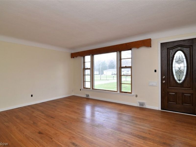 10881 Gregory Lane, North Royalton, OH 44133 Photo 2