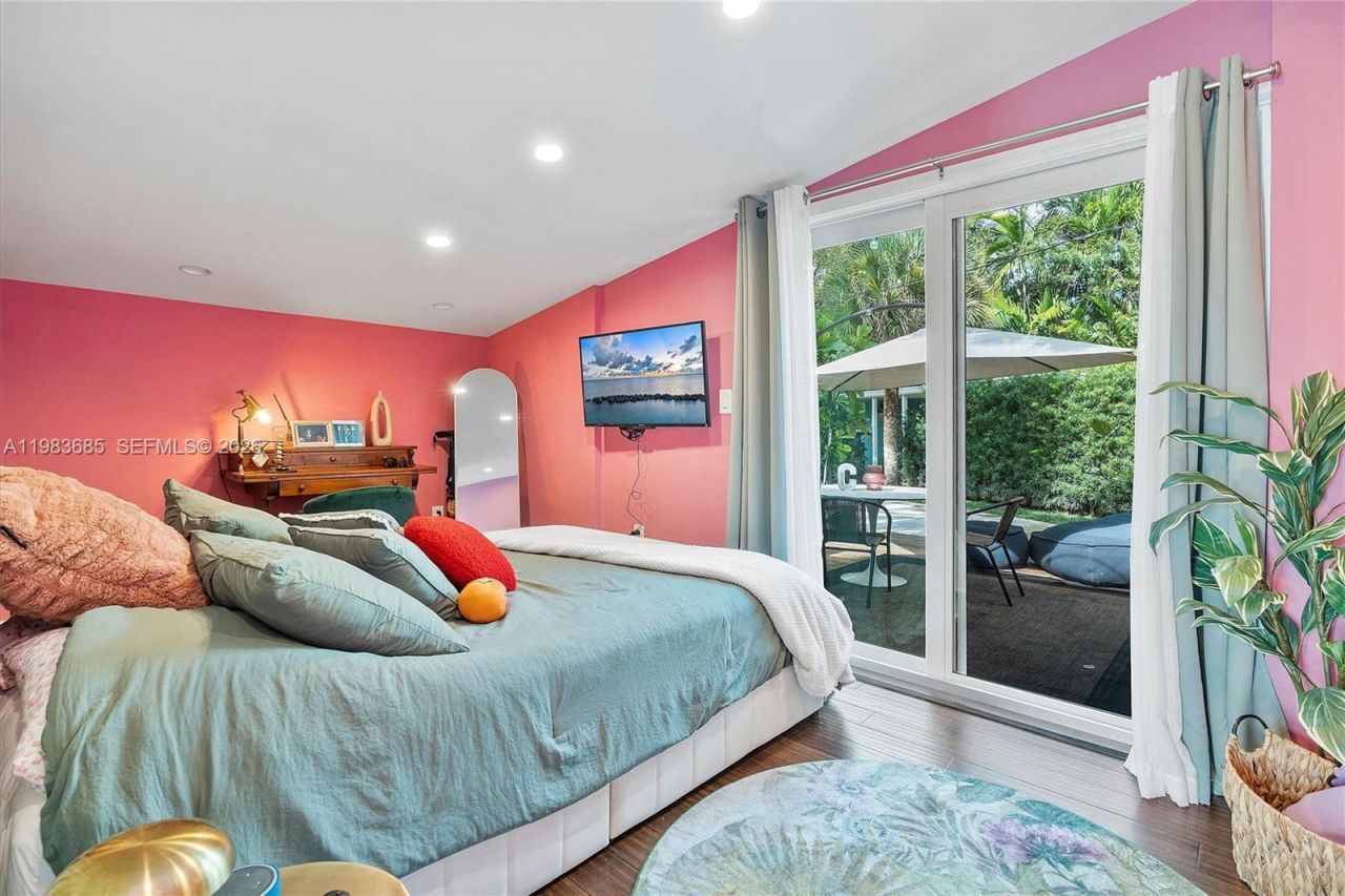 11377 W Biscayne Canal Rd , Miami, FL 33161 Photo