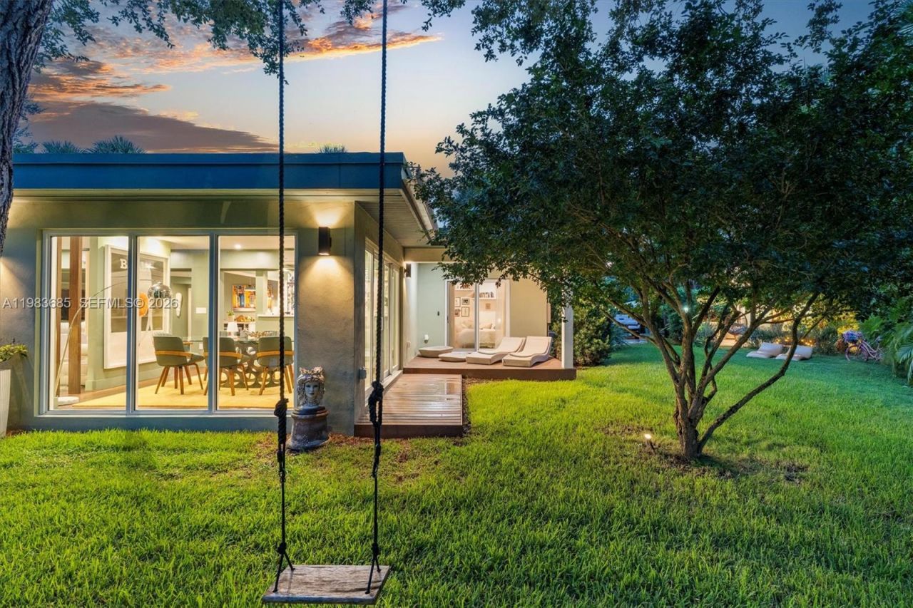 11377 W Biscayne Canal Rd , Miami, FL 33161 Photo