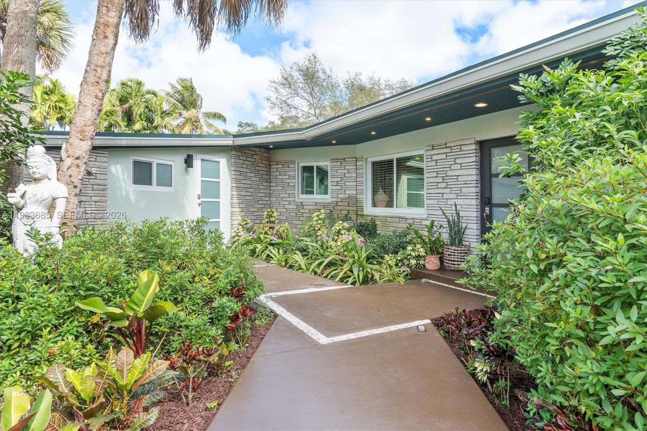 11377 W Biscayne Canal Rd , Miami, FL 33161 Photo