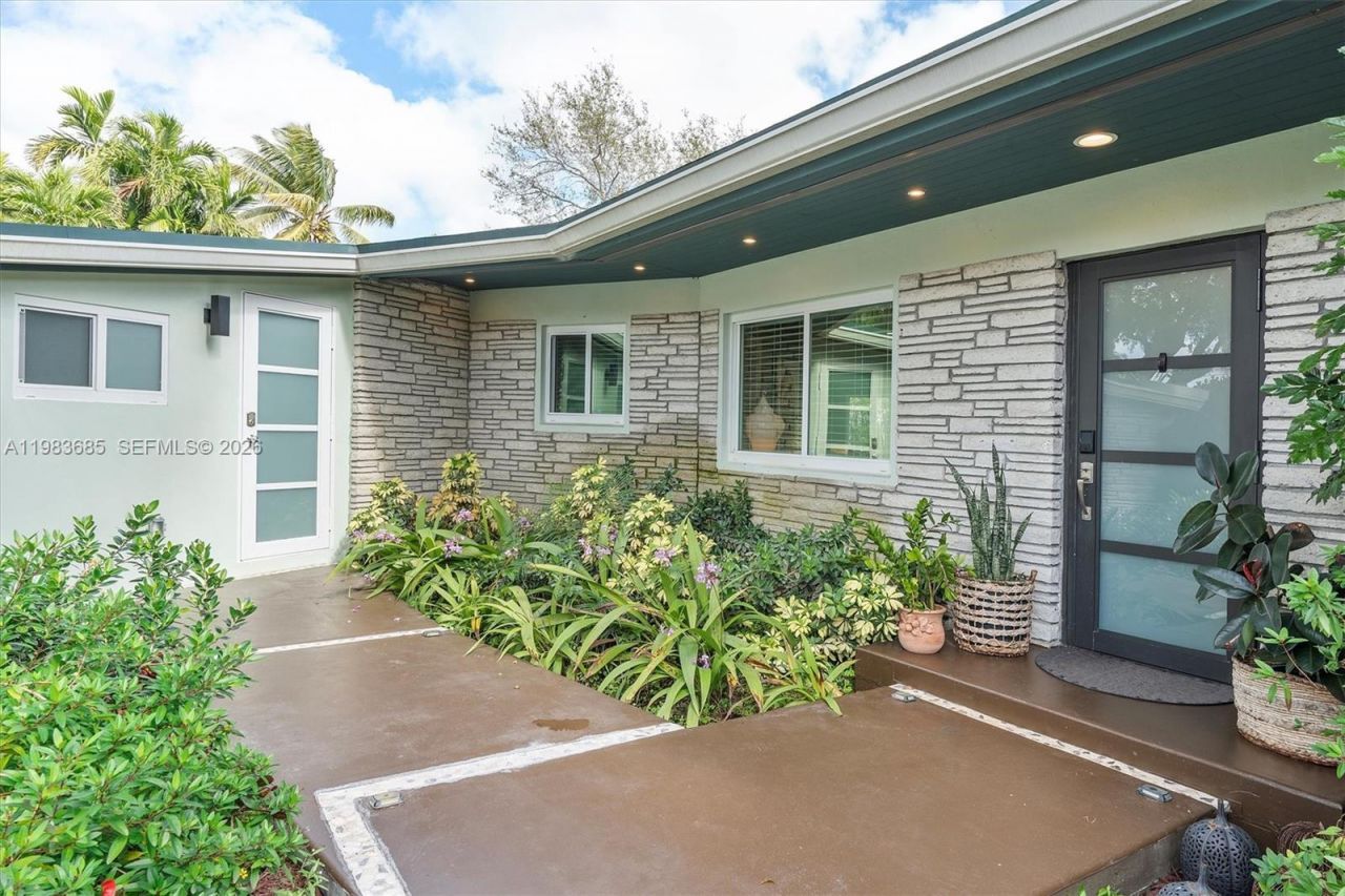 11377 W Biscayne Canal Rd , Miami, FL 33161 Photo