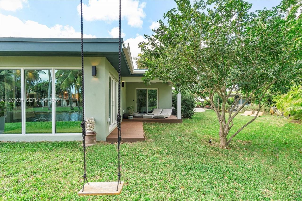 11377 W Biscayne Canal Rd , Miami, FL 33161 Photo