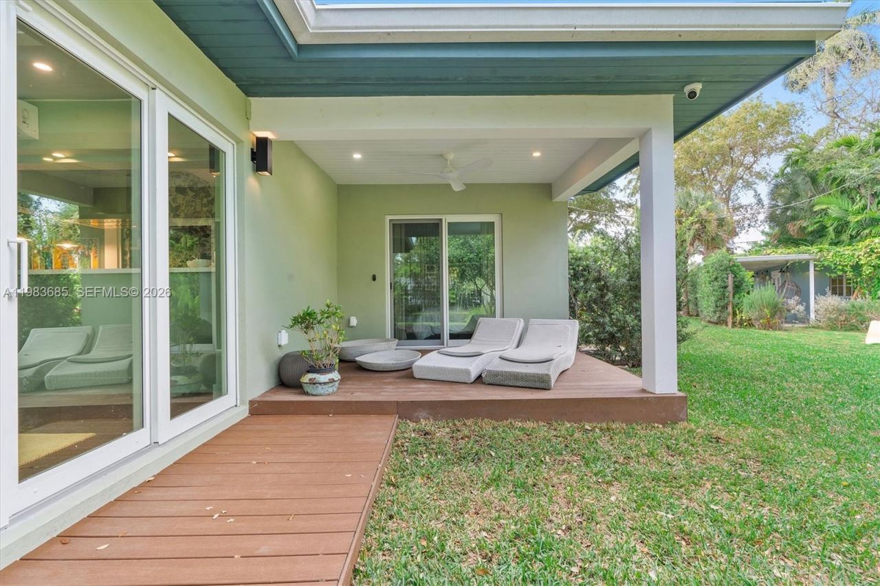 11377 W Biscayne Canal Rd , Miami, FL 33161 Photo