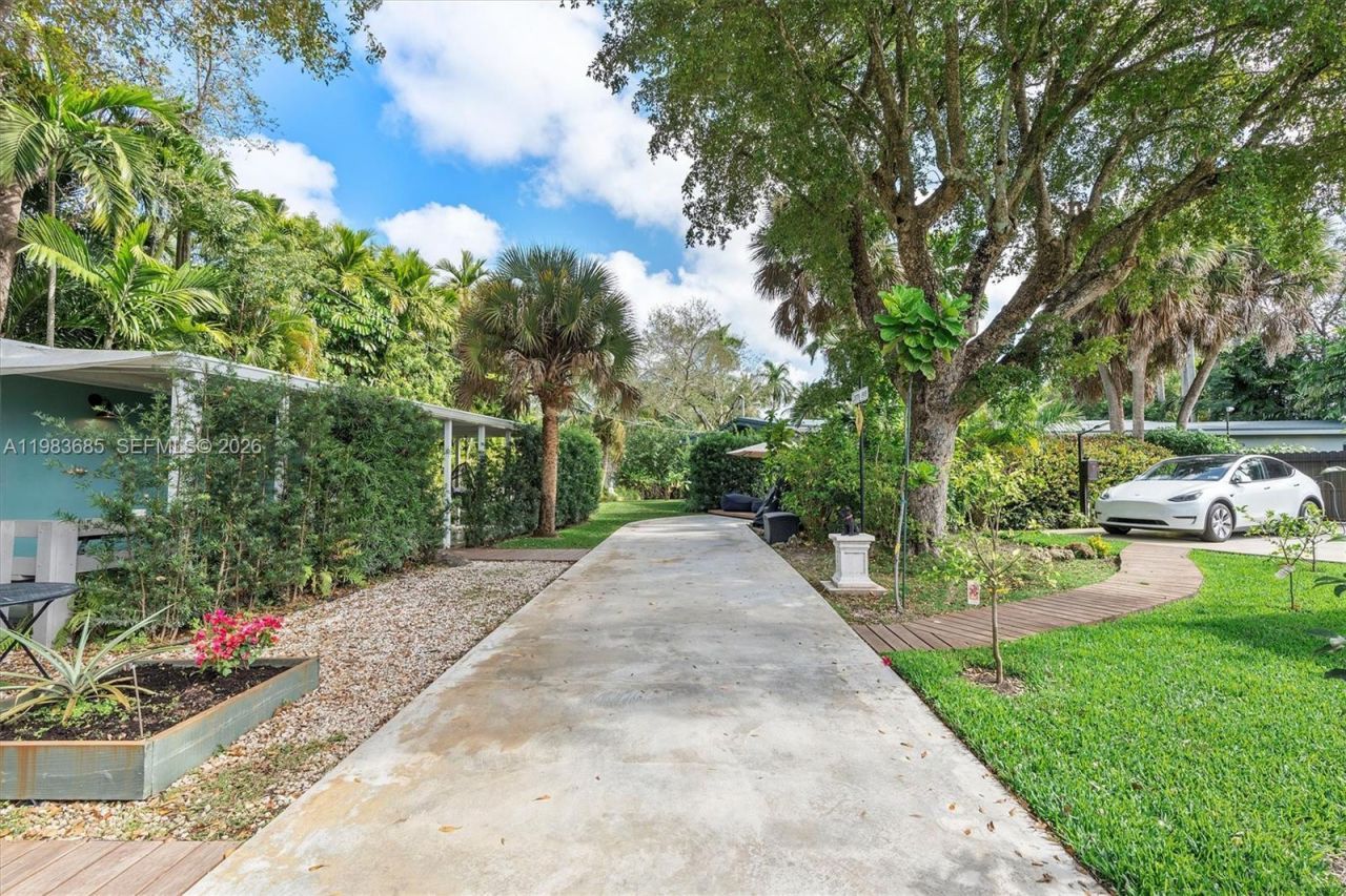 11377 W Biscayne Canal Rd , Miami, FL 33161 Photo