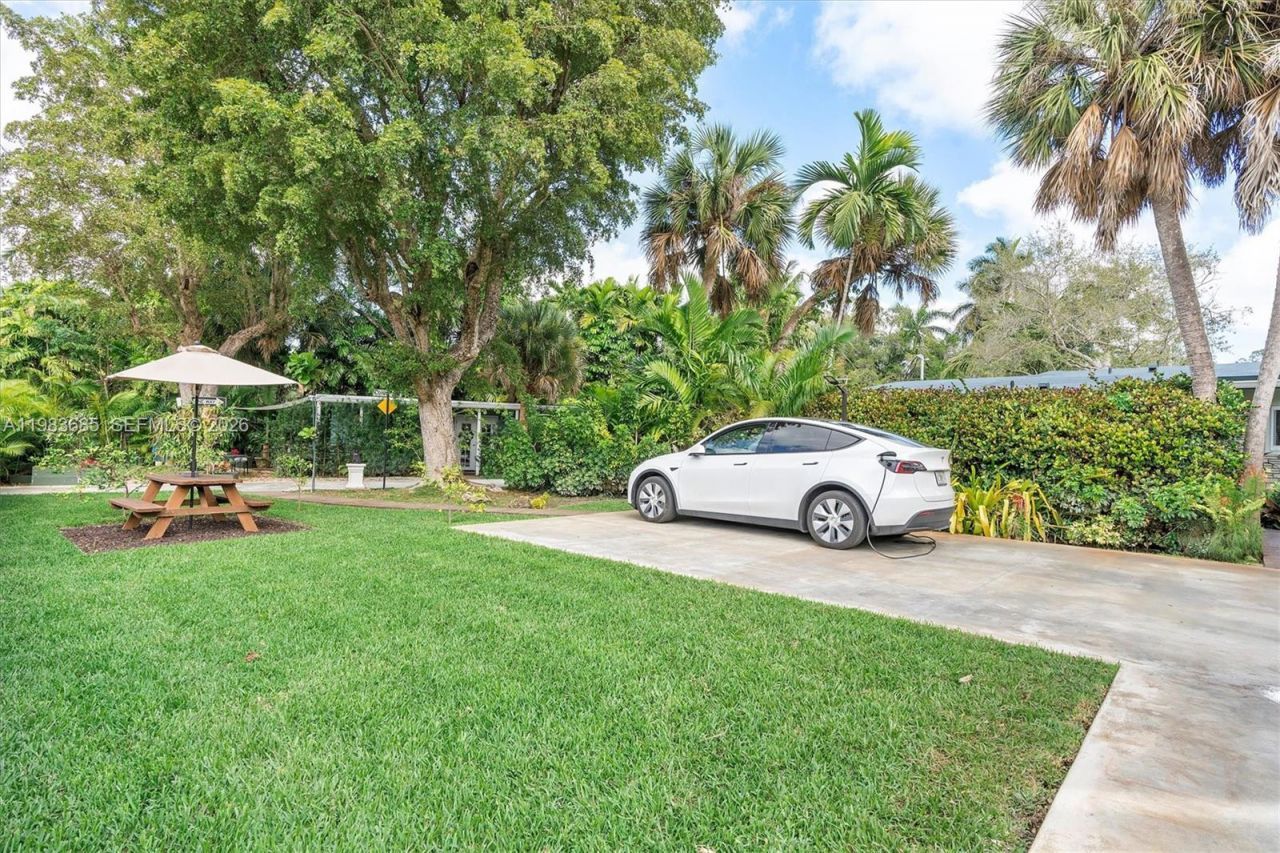 11377 W Biscayne Canal Rd , Miami, FL 33161 Photo