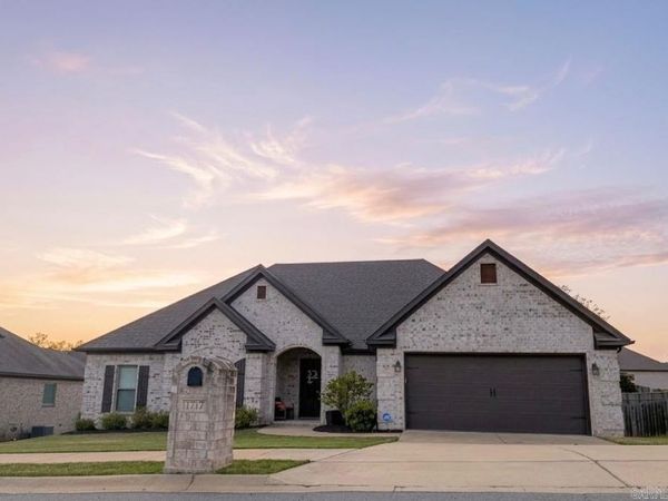 1717 Creekview, Sherwood, AR 72120