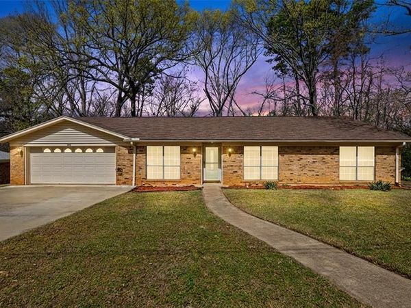 3215 Restview Street , Longview, TX 75605