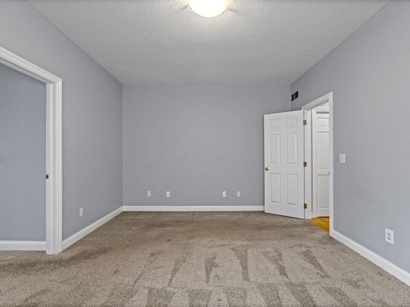 985 Linworth Village Drive, Columbus, OH 43235 Photo 22